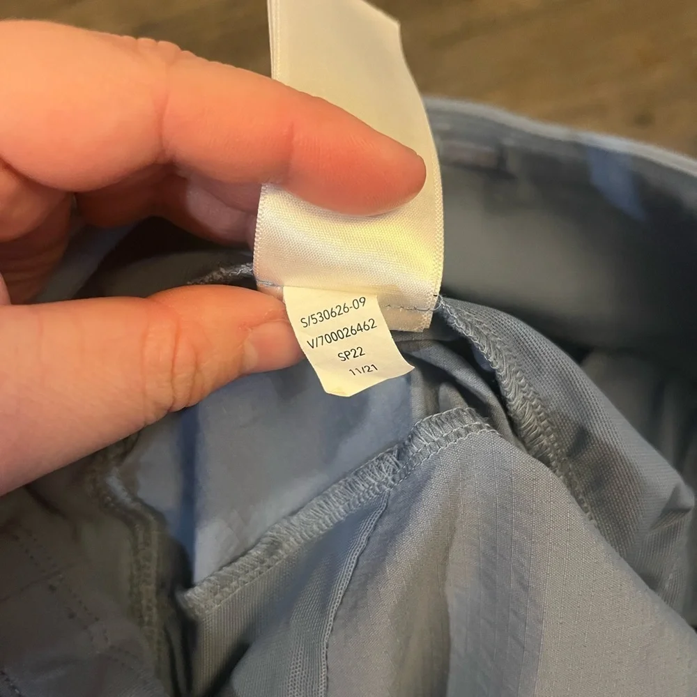 Athleta Women's Trekkie North Mid Rise Lightweight Shorts - Picture 7 of 8